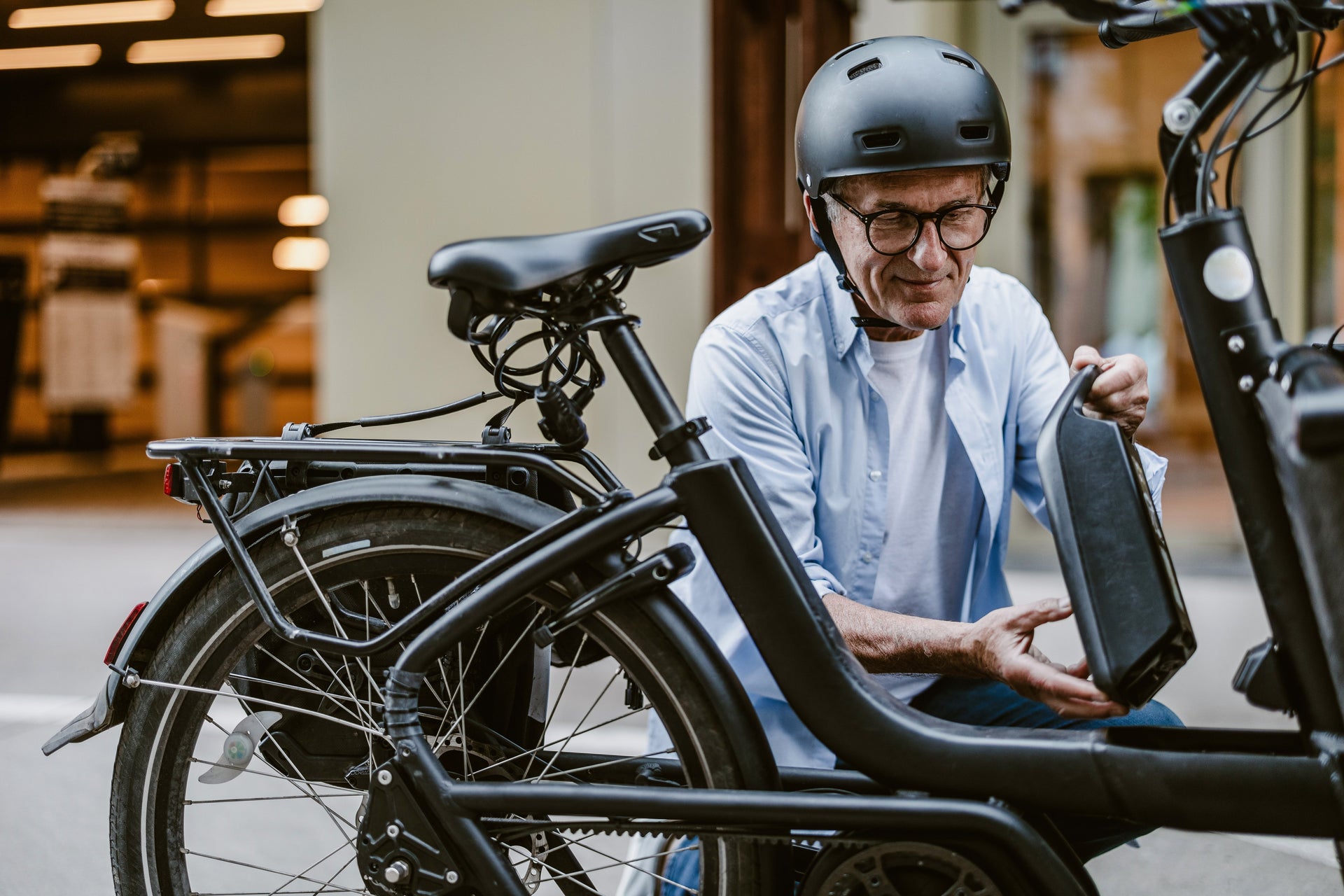 electric bicycle rider Riding'times 2400w Motor Gt73 Dirt Bike for Adults powerful torque E-bike injuries surging in California.