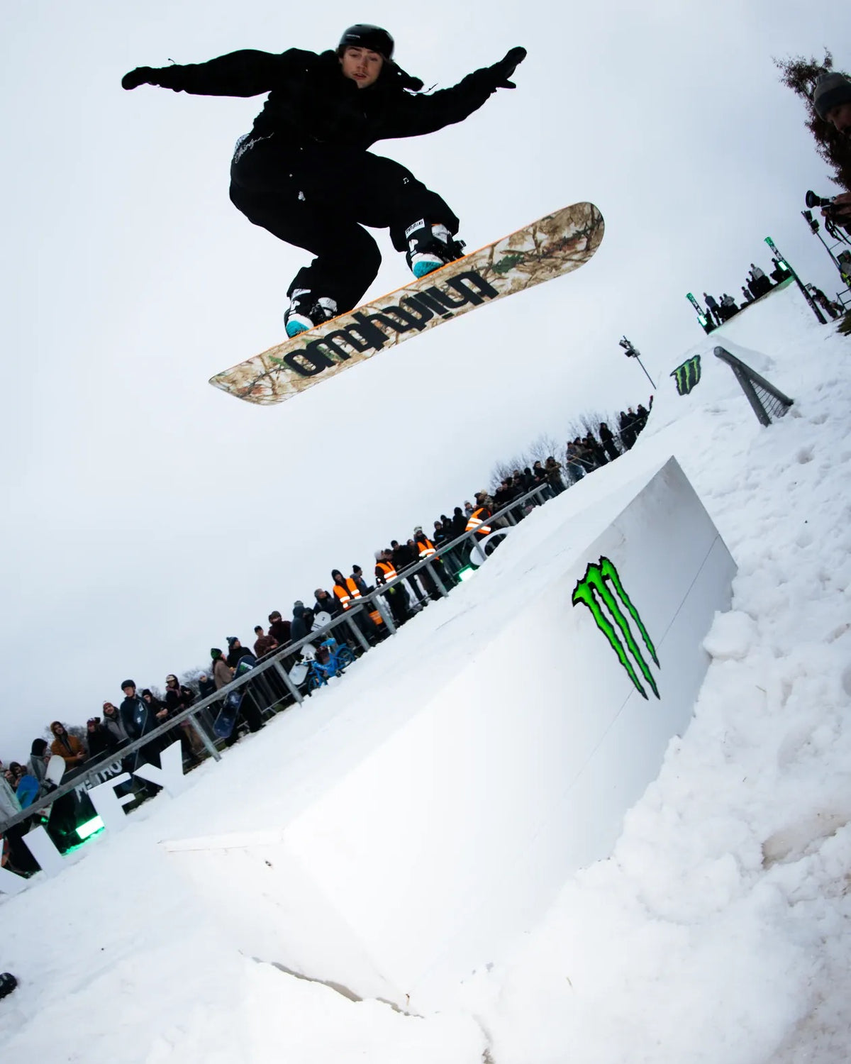 32 T32M Snowboard