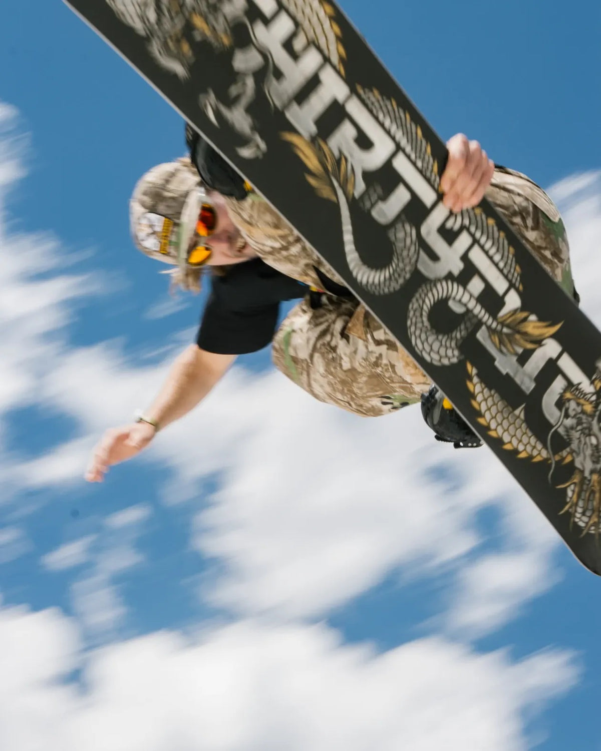 32 T32M Carbon Snowboard