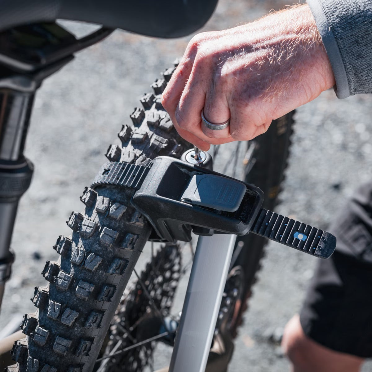 thule vero 2-bike 2 inch hitch platform bike rack